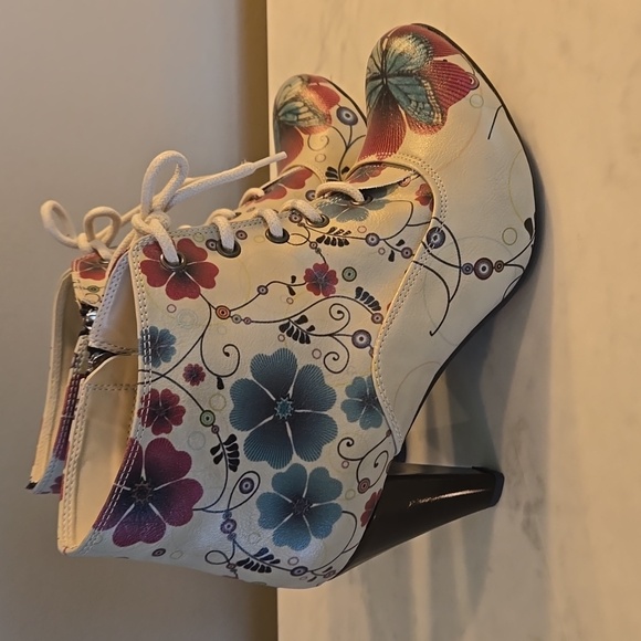 Goby Shoes - Floral High Heel Butterfly Boots - Picture 4 of 7